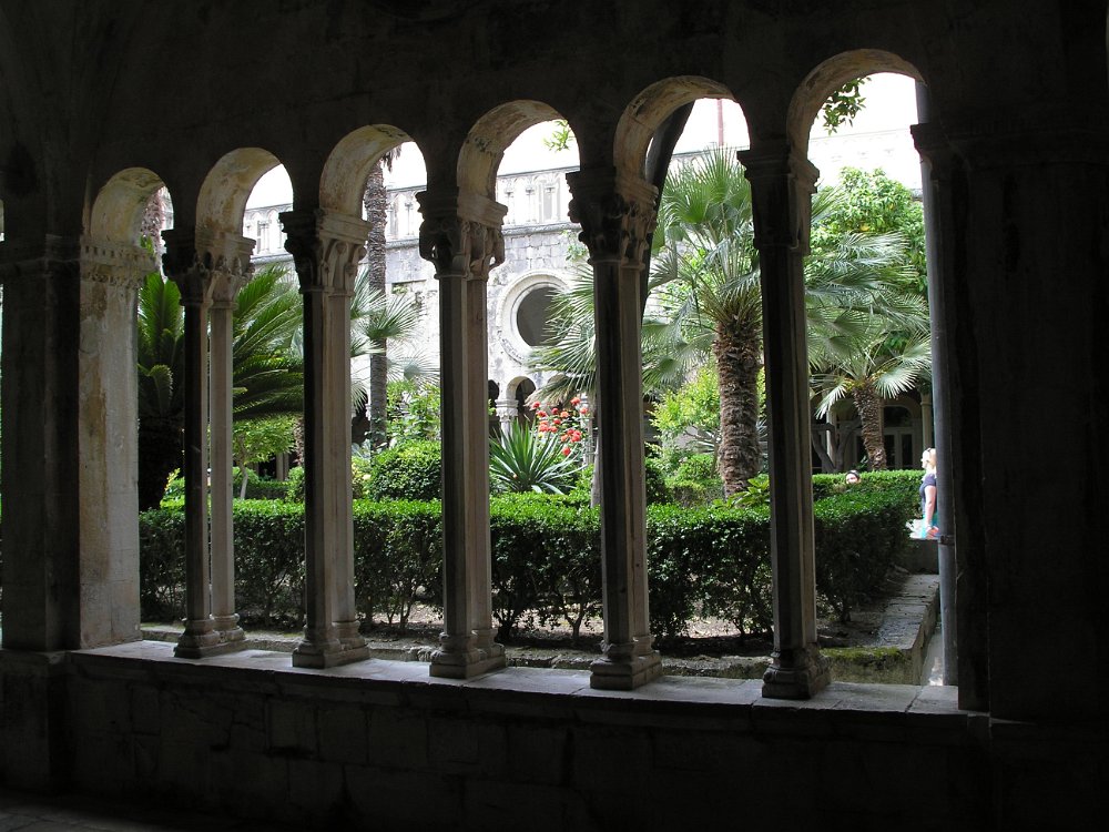 CLOITRE MONAST FRANCISCAIN 3.JPG